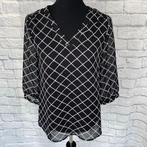 Old navy sheer print vneck pullover top w/3/4 sleeves B&W sz S women